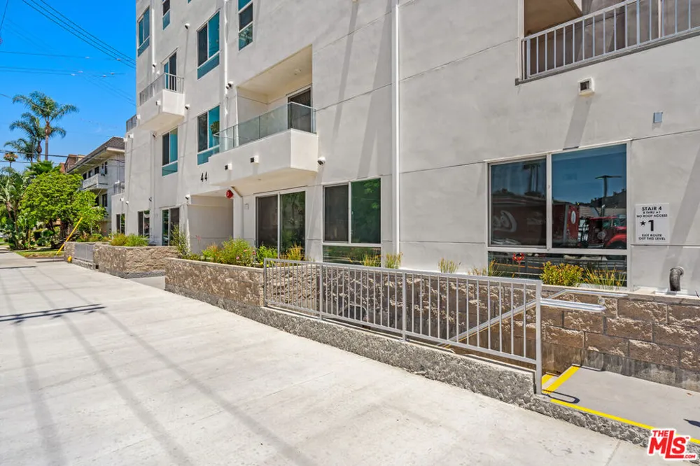 4406 Fulton Street #103 Sherman Oaks, CA 91423