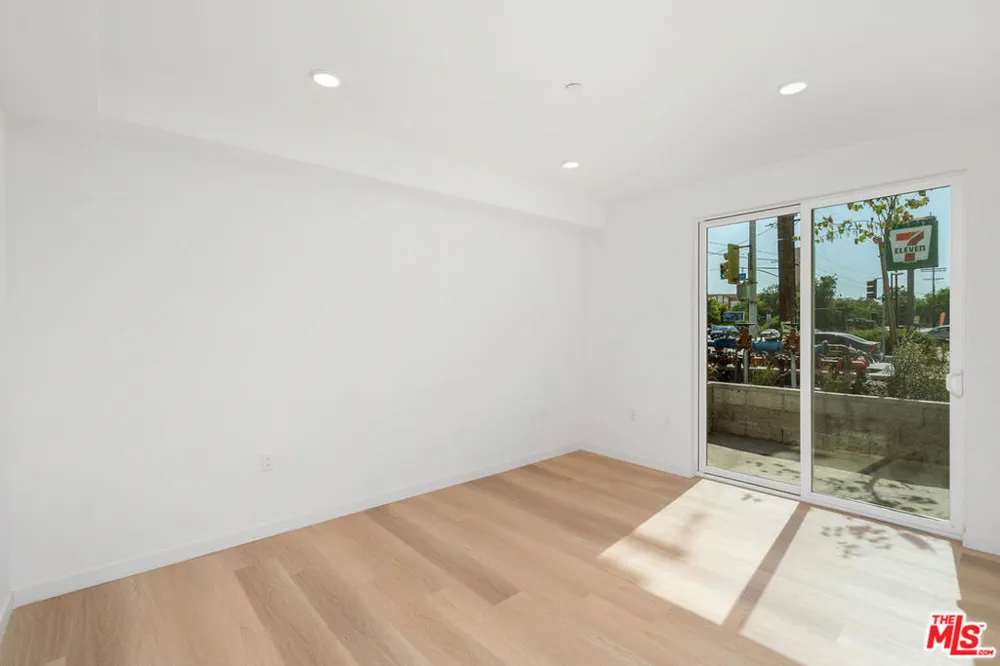 4406 Fulton Street #103 Sherman Oaks, CA 91423