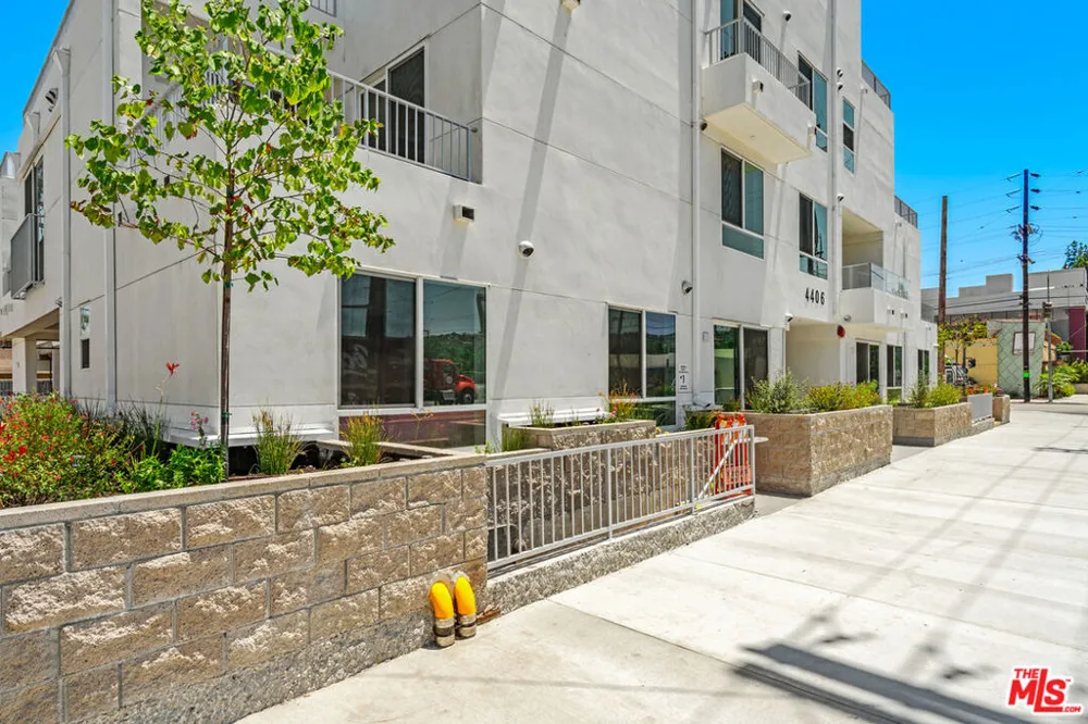 4406 Fulton Street #103 Sherman Oaks, CA 91423