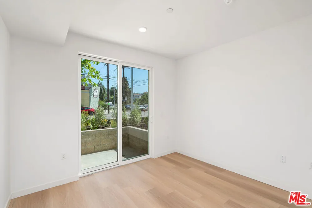 4406 Fulton Street #103 Sherman Oaks, CA 91423
