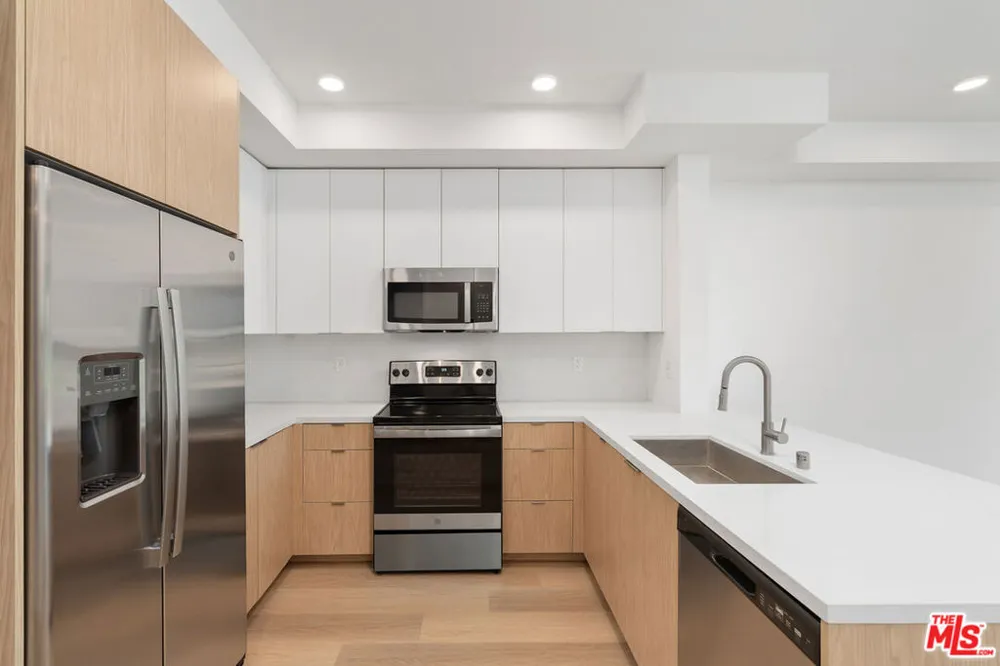 4406 Fulton Street #103 Sherman Oaks, CA 91423
