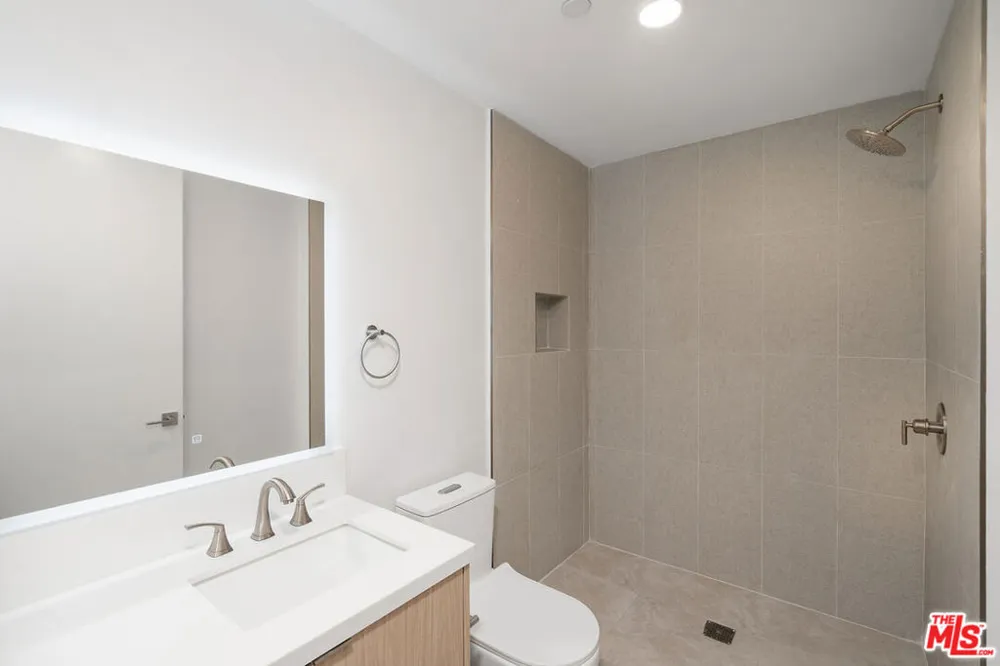 4406 Fulton Street #103 Sherman Oaks, CA 91423