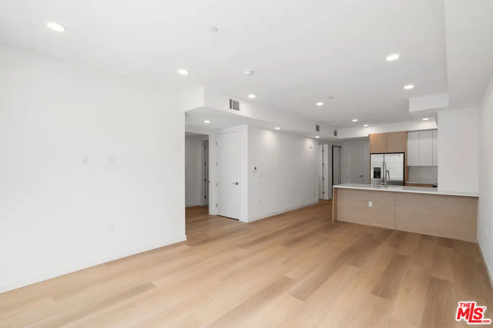 4406 Fulton Street #103 Sherman Oaks, CA 91423