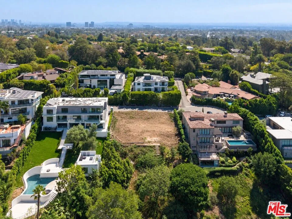 1515 Umeo Road Los Angeles, CA 90272