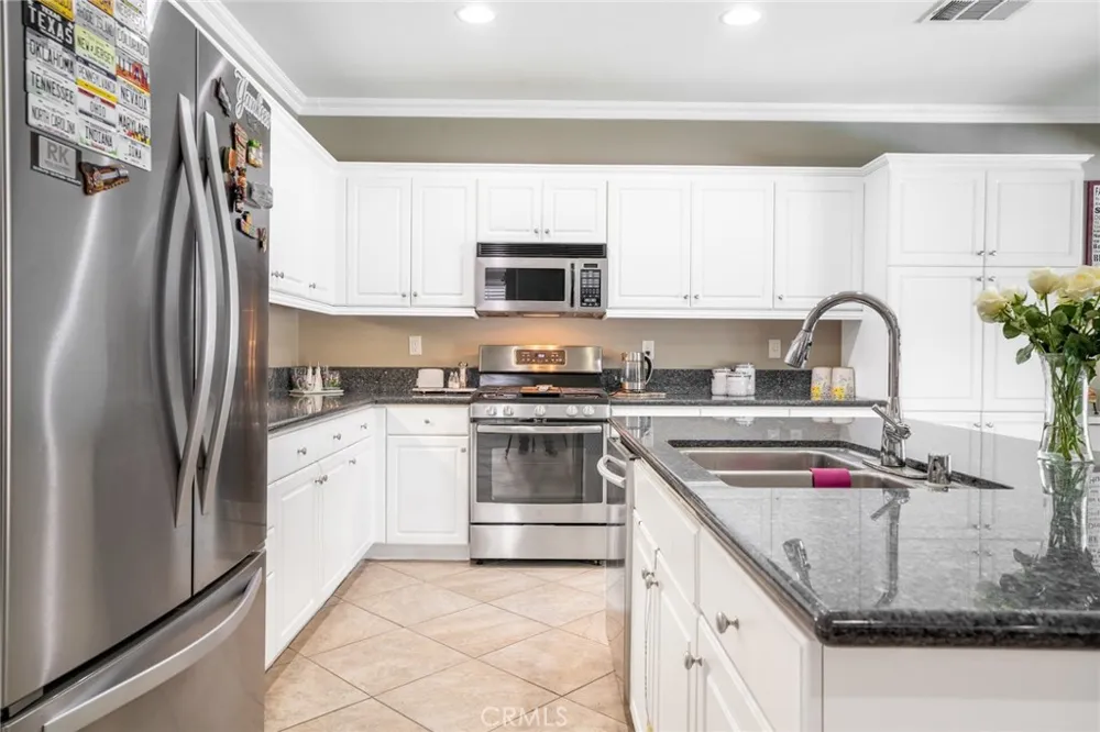 1861 Hideaway Place Palmdale, CA 93551