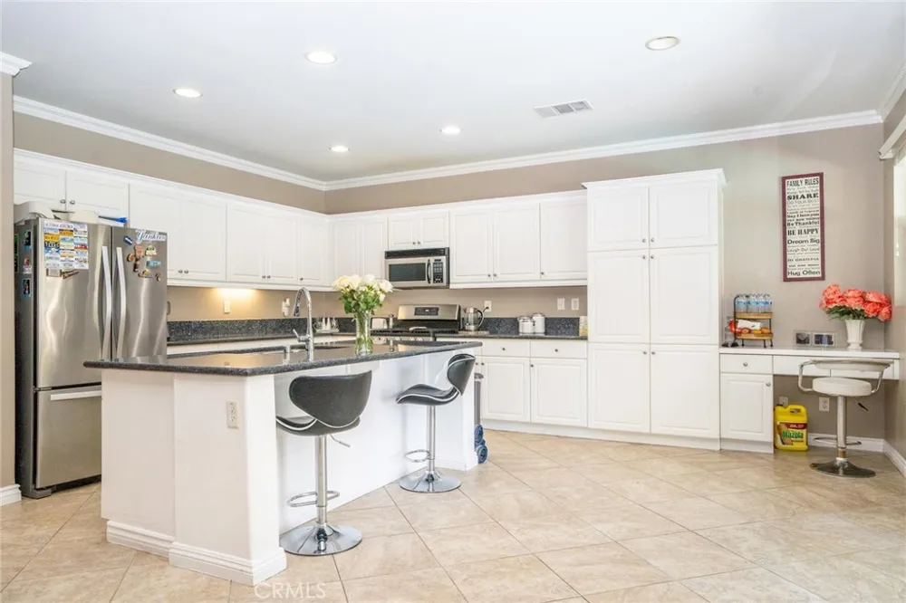 1861 Hideaway Place Palmdale, CA 93551