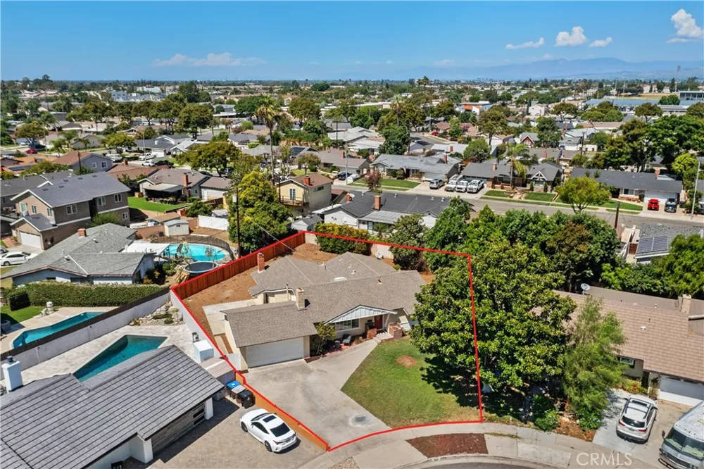 805 S Oakhaven Anaheim, CA 92804