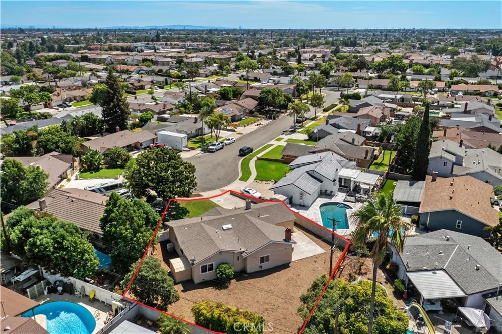 805 S Oakhaven Anaheim, CA 92804