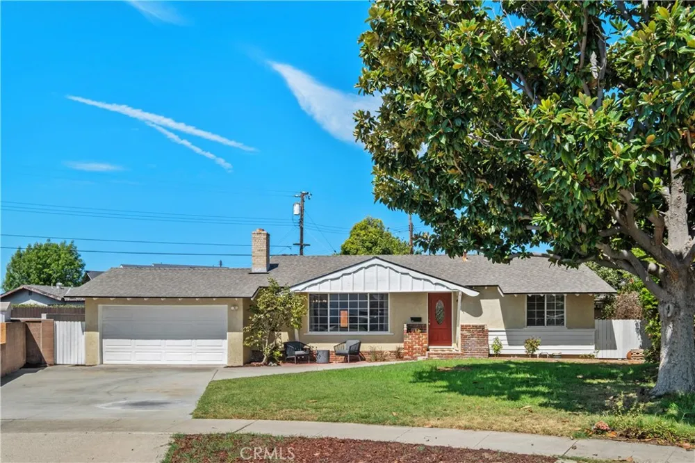 805 S Oakhaven Anaheim, CA 92804