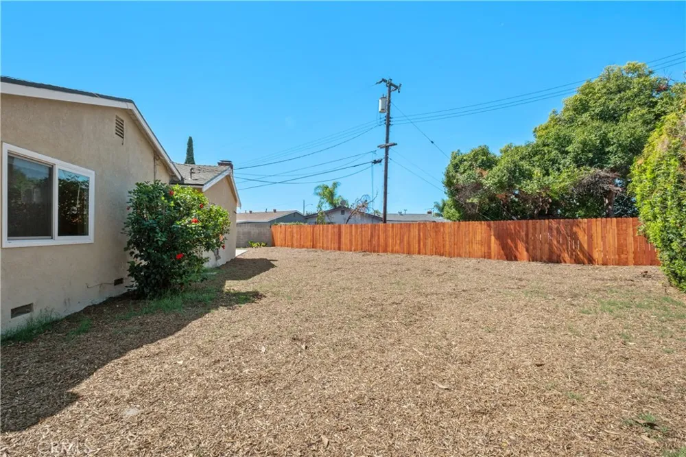 805 S Oakhaven Anaheim, CA 92804