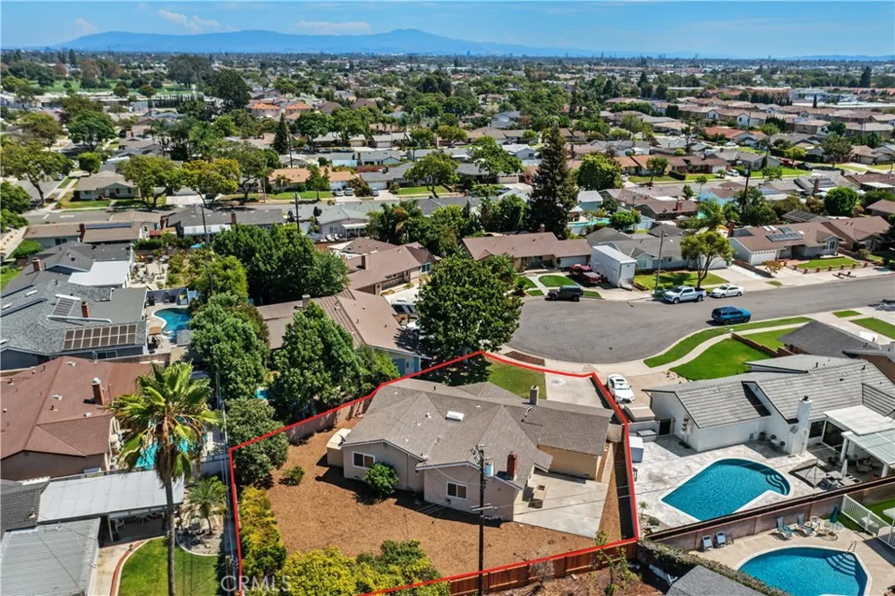 805 S Oakhaven Anaheim, CA 92804