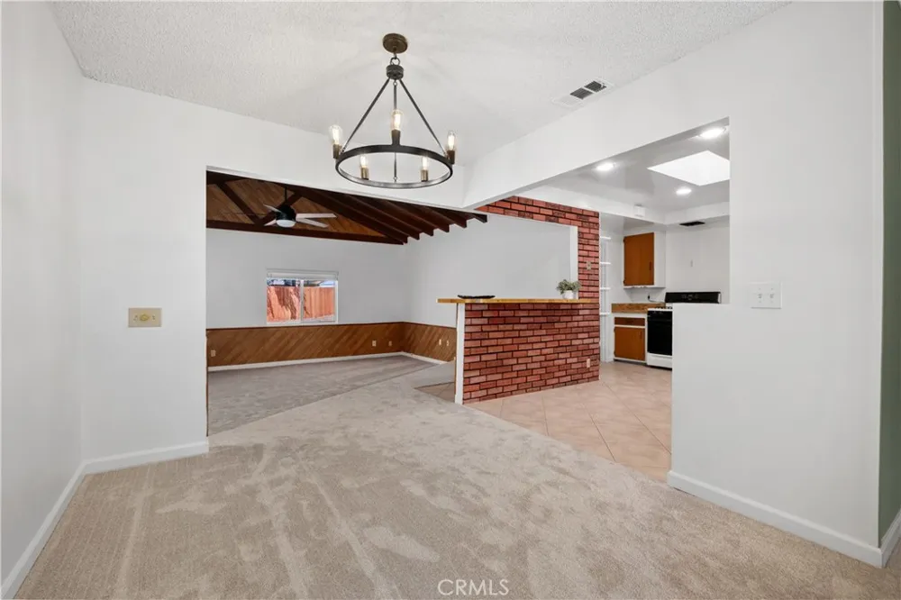 805 S Oakhaven Anaheim, CA 92804