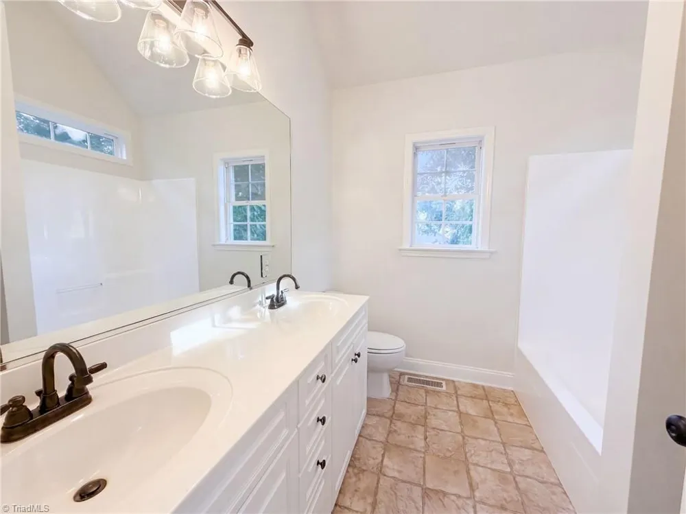 124 Manor Ridge Way Lexington, NC 27292