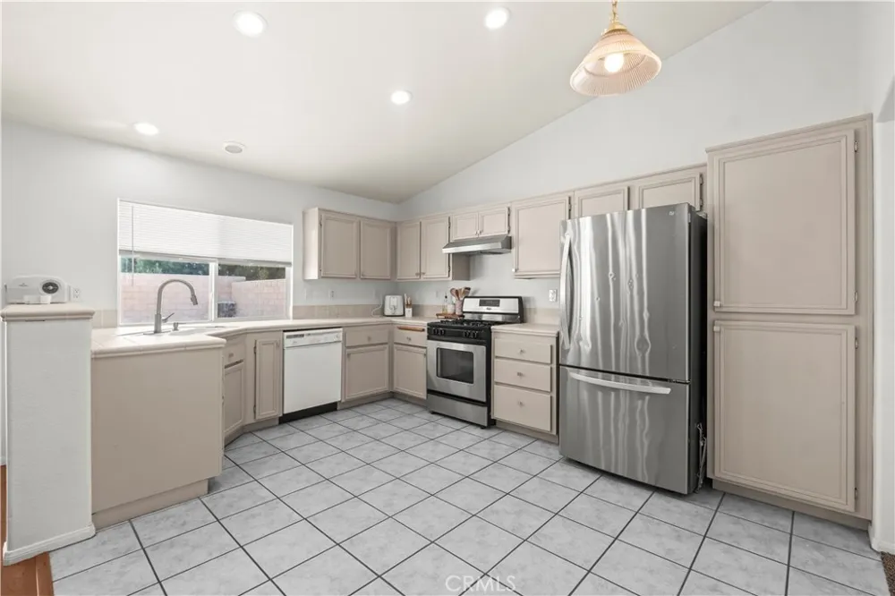 4141 De Anza Palmdale, CA 93551