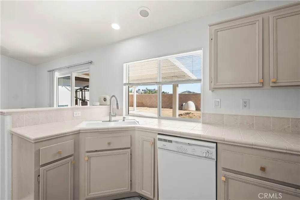 4141 De Anza Palmdale, CA 93551