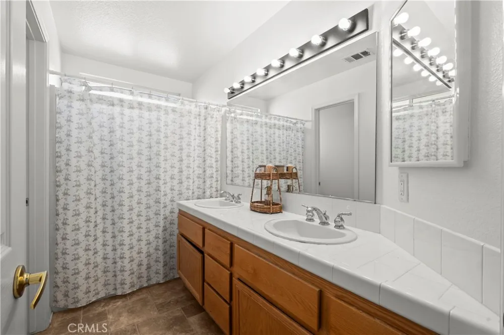 4141 De Anza Palmdale, CA 93551