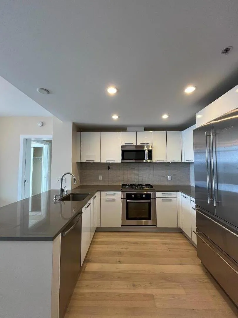 1 Hawthorne Street #14C San Francisco, CA 94105