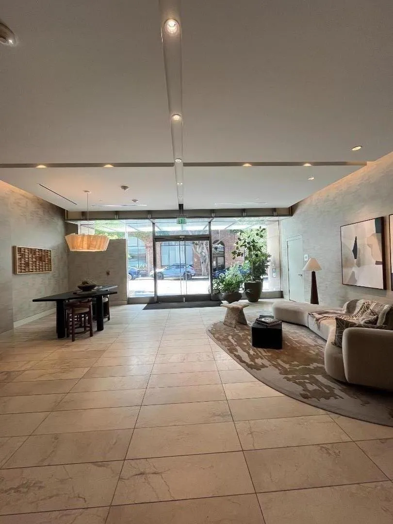 1 Hawthorne Street #14C San Francisco, CA 94105