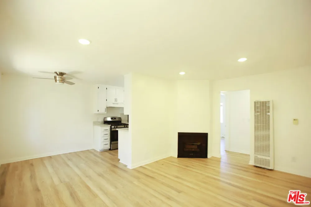 833 S Orange Grove Avenue #2 Los Angeles, CA 90036