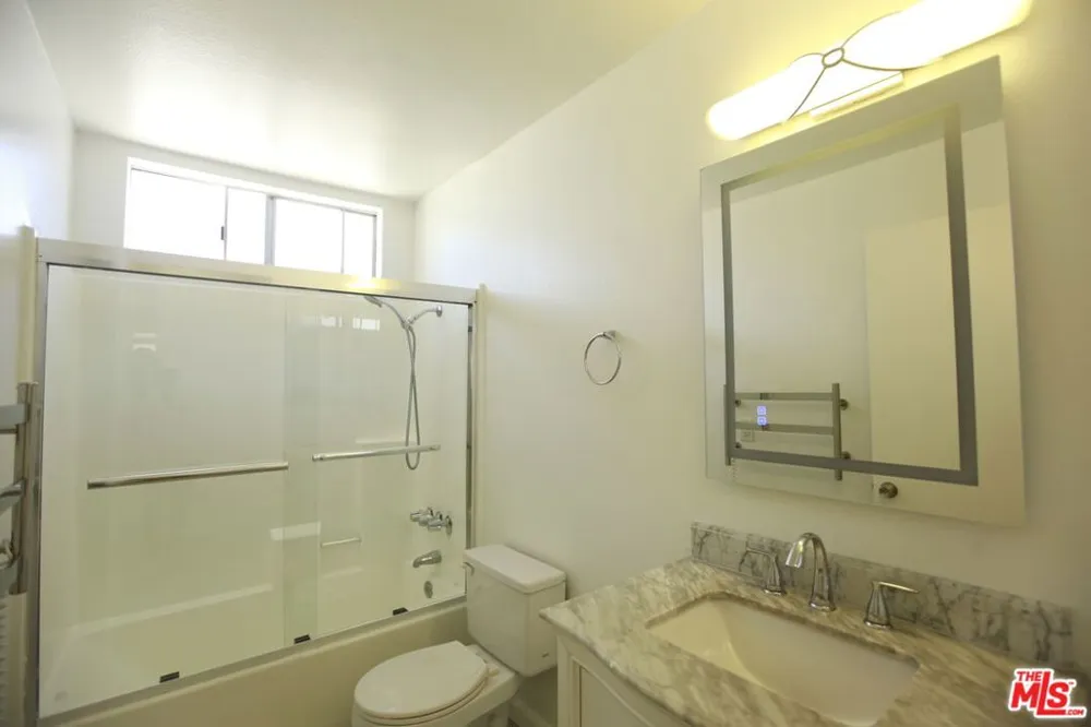 833 S Orange Grove Avenue #2 Los Angeles, CA 90036