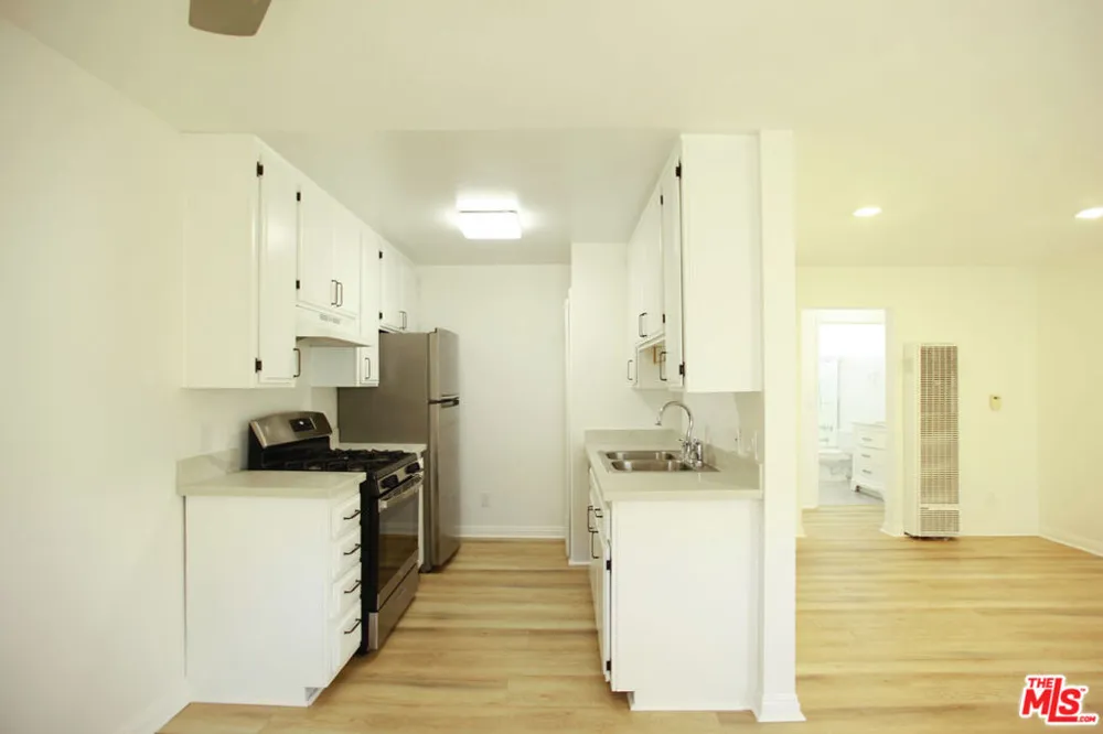 833 S Orange Grove Avenue #2 Los Angeles, CA 90036