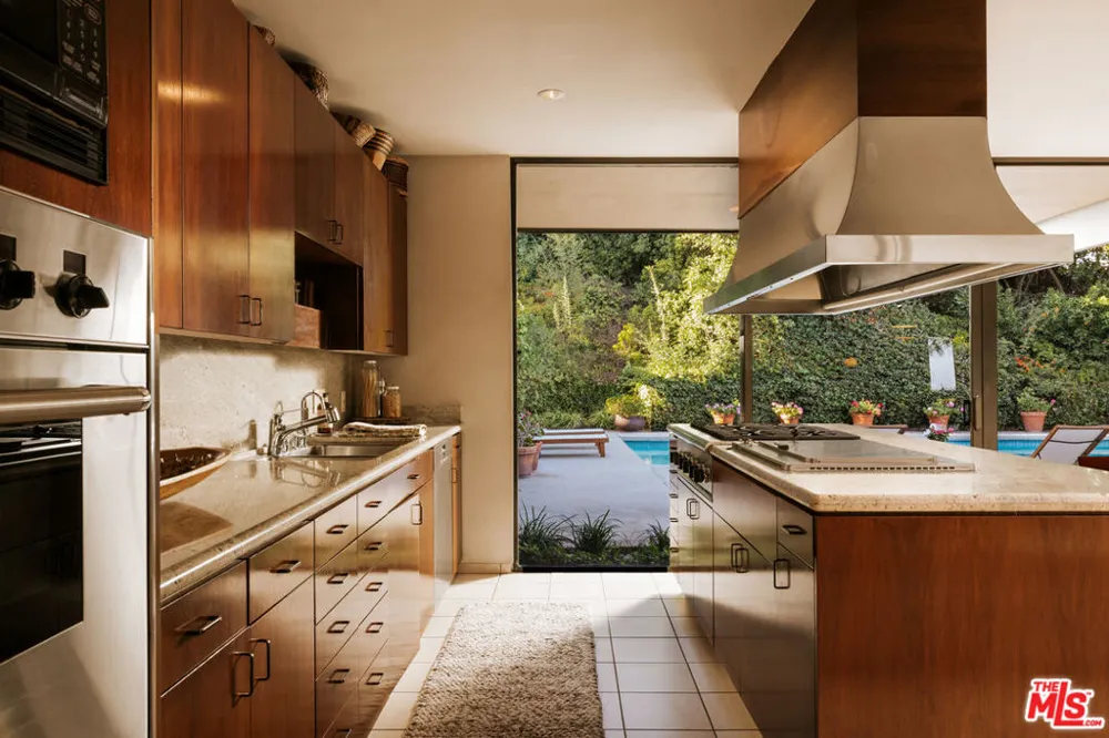 9225 Nightingale Drive Los Angeles, CA 90069