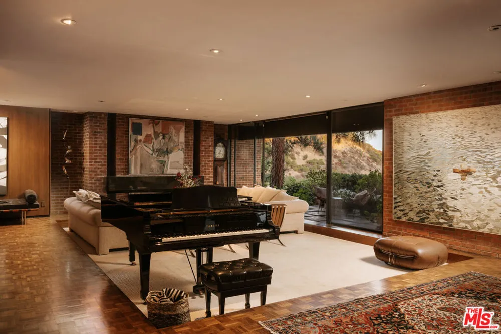 9225 Nightingale Drive Los Angeles, CA 90069