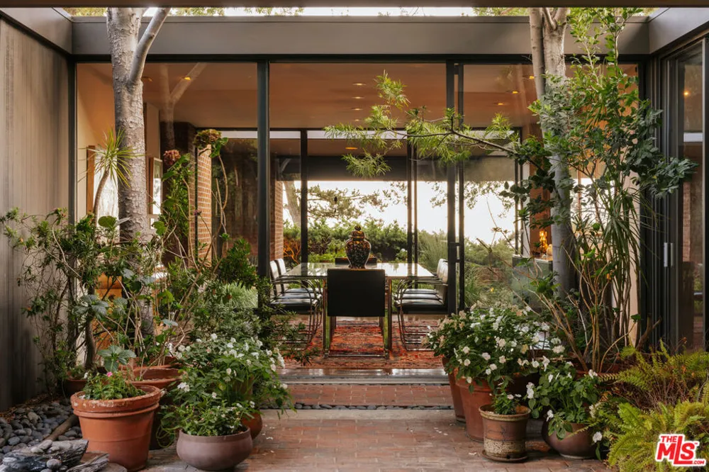 9225 Nightingale Drive Los Angeles, CA 90069