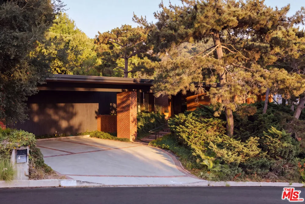 9225 Nightingale Drive Los Angeles, CA 90069