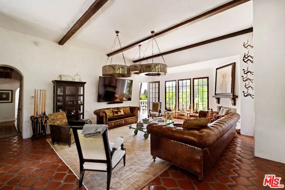2556 Aberdeen Avenue Los Angeles, CA 90027