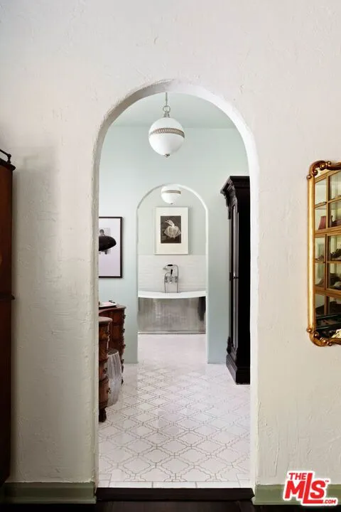 2556 Aberdeen Avenue Los Angeles, CA 90027