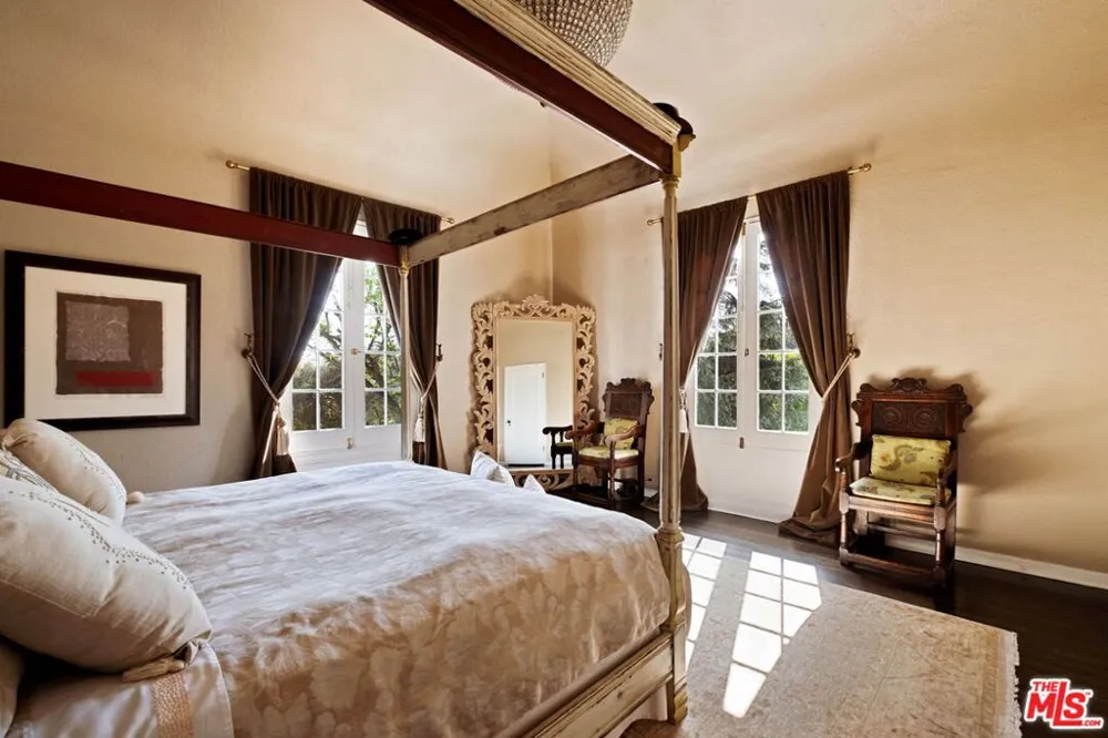 2556 Aberdeen Avenue Los Angeles, CA 90027