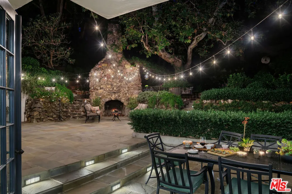 2556 Aberdeen Avenue Los Angeles, CA 90027