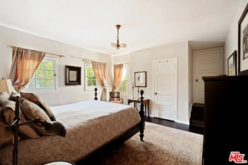 2556 Aberdeen Avenue Los Angeles, CA 90027