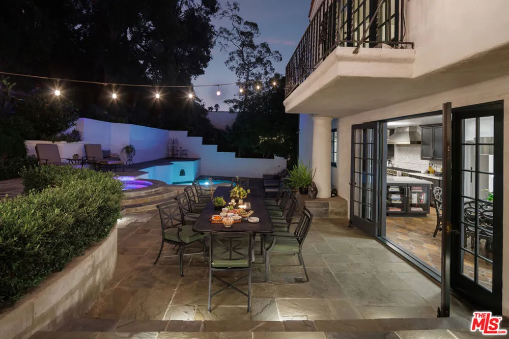 2556 Aberdeen Avenue Los Angeles, CA 90027