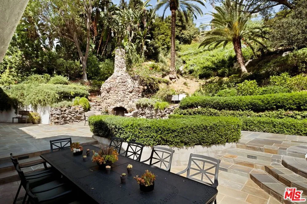 2556 Aberdeen Avenue Los Angeles, CA 90027