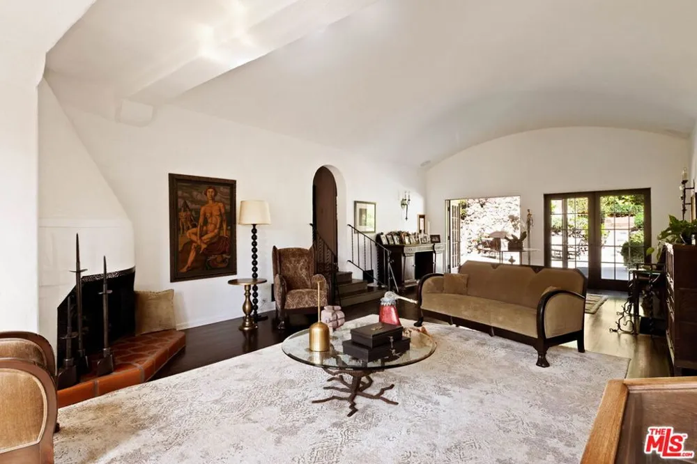 2556 Aberdeen Avenue Los Angeles, CA 90027