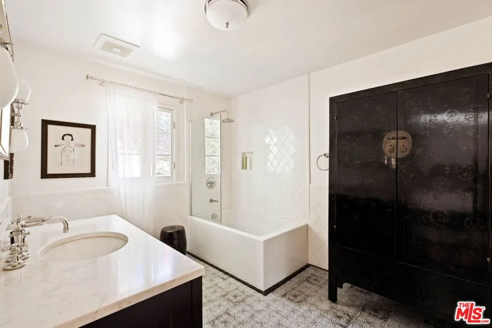 2556 Aberdeen Avenue Los Angeles, CA 90027