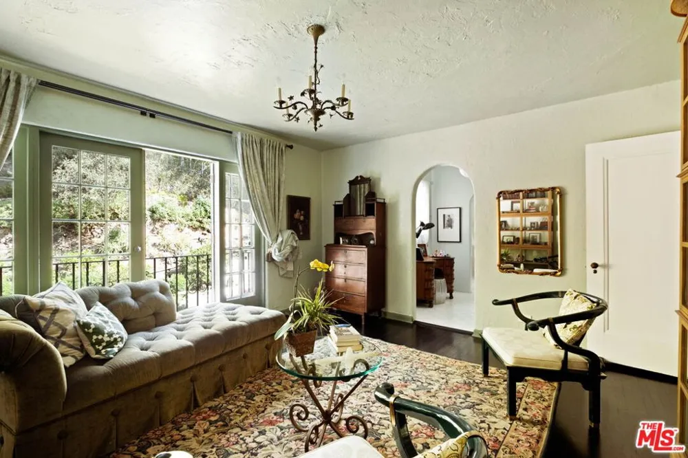 2556 Aberdeen Avenue Los Angeles, CA 90027