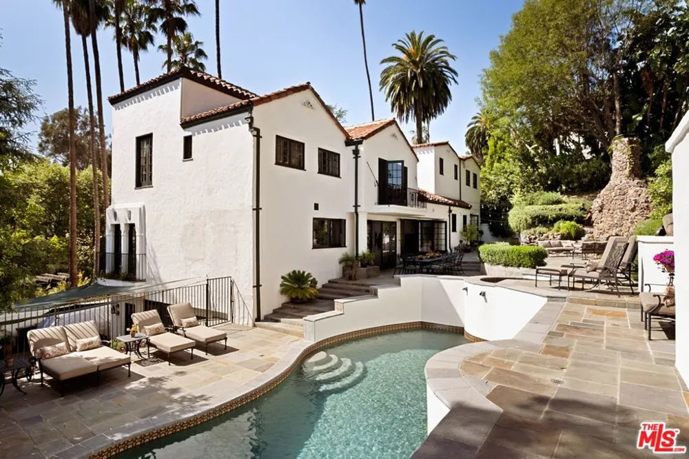 2556 Aberdeen Avenue Los Angeles, CA 90027
