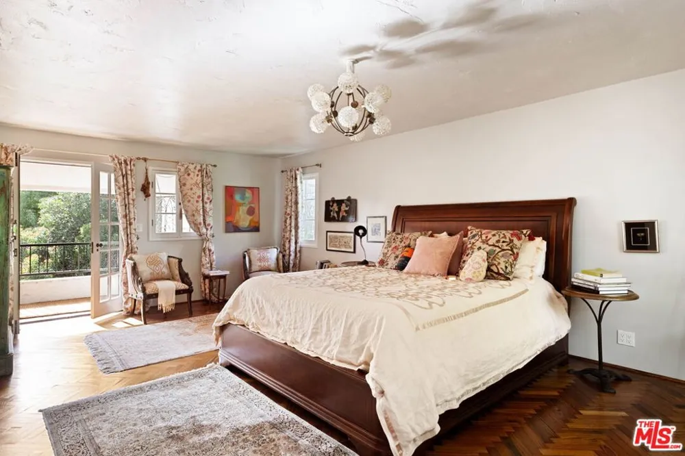 2556 Aberdeen Avenue Los Angeles, CA 90027