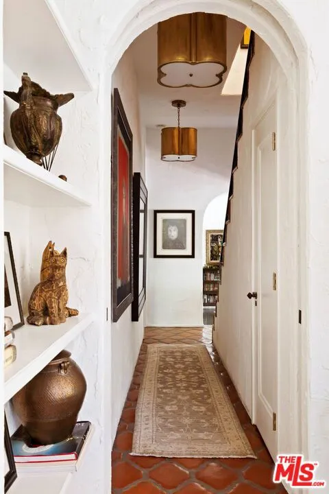 2556 Aberdeen Avenue Los Angeles, CA 90027