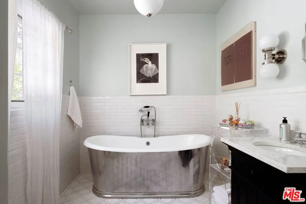 2556 Aberdeen Avenue Los Angeles, CA 90027