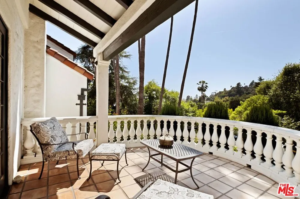 2556 Aberdeen Avenue Los Angeles, CA 90027