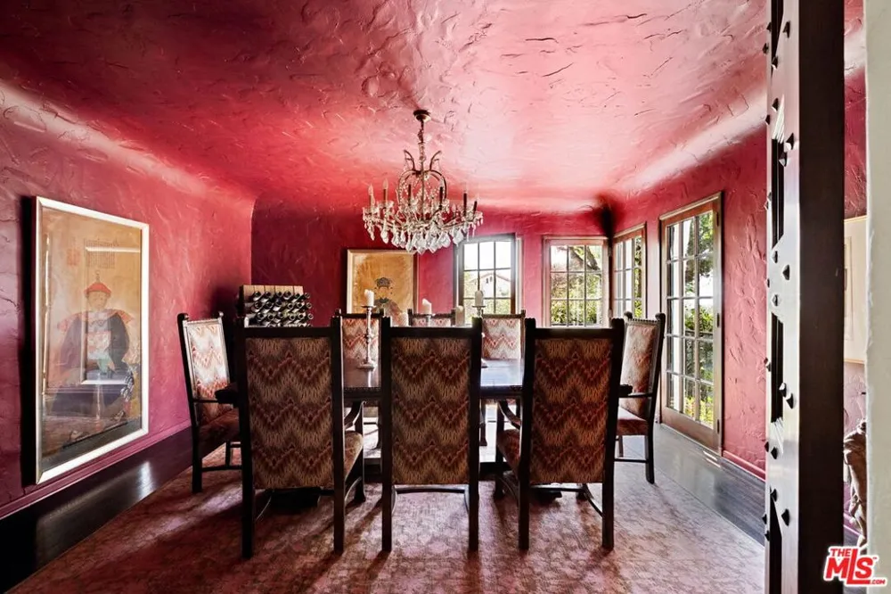 2556 Aberdeen Avenue Los Angeles, CA 90027