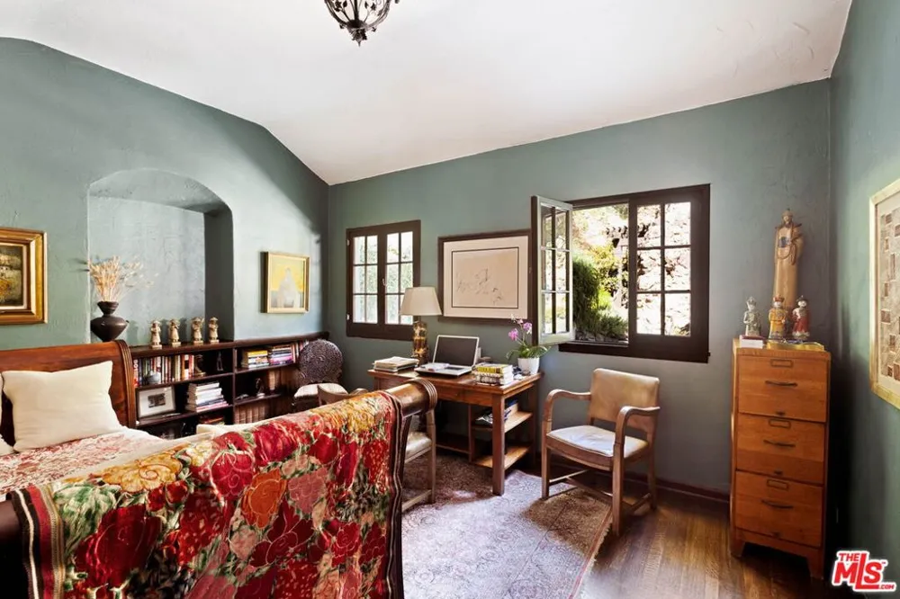 2556 Aberdeen Avenue Los Angeles, CA 90027