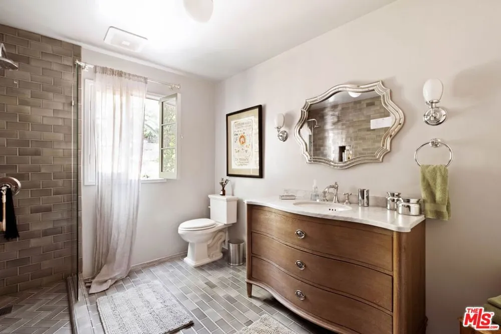 2556 Aberdeen Avenue Los Angeles, CA 90027