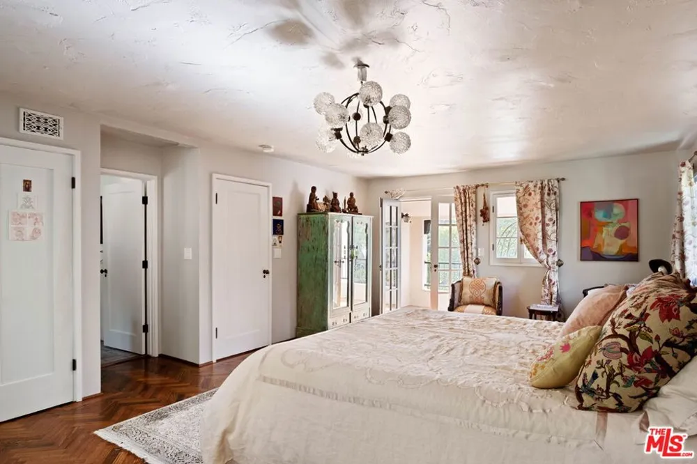 2556 Aberdeen Avenue Los Angeles, CA 90027