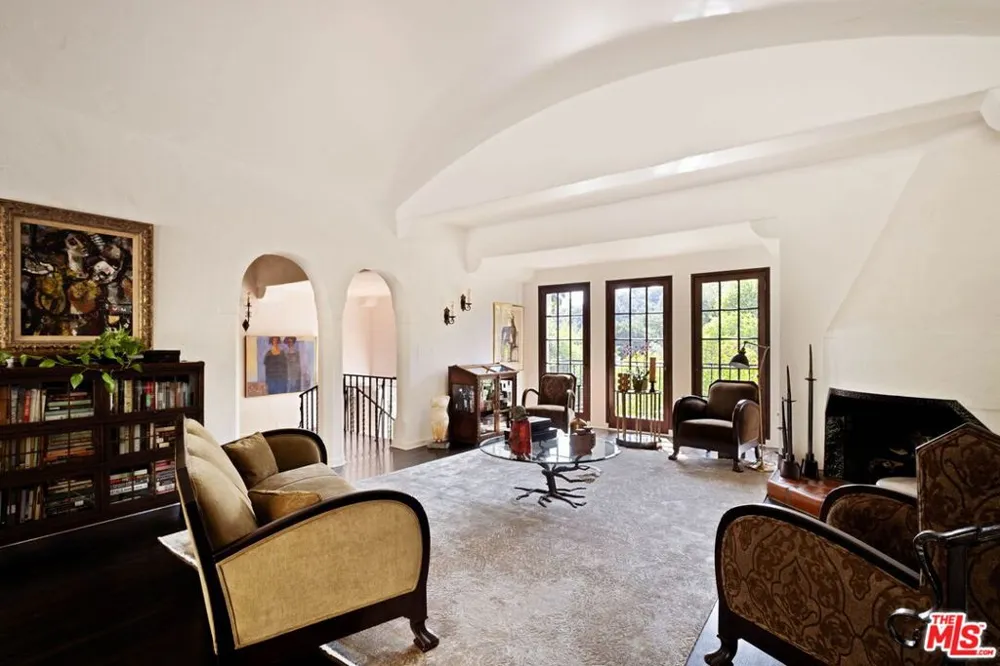 2556 Aberdeen Avenue Los Angeles, CA 90027