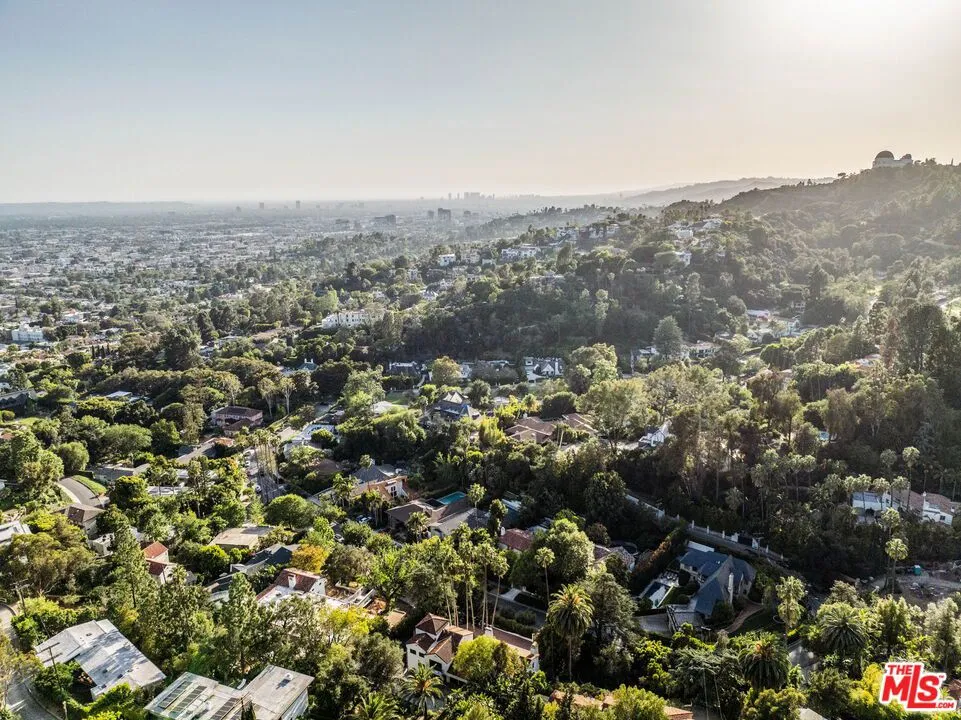 2556 Aberdeen Avenue Los Angeles, CA 90027